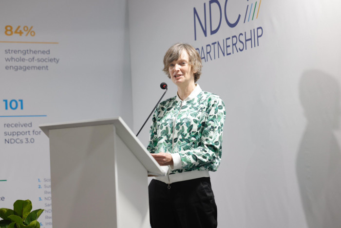 La Dra. Eva Kracht destaca la importancia de las medidas de adaptación para enfrentar los impactos del cambio climático. 