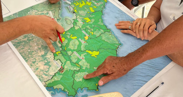 Durante uno de los talleres participativos celebrado como parte del proceso de selección de sitios para la implementación de buenas prácticas, representantes del sector productivo, conservación, academia y sociedad civil intercambiaron ideas sobre zonas aptas para la implementación de buenas prácticas en la Península de Nicoya, contemplando criterios técnicos, políticos, sociales y económicos.    