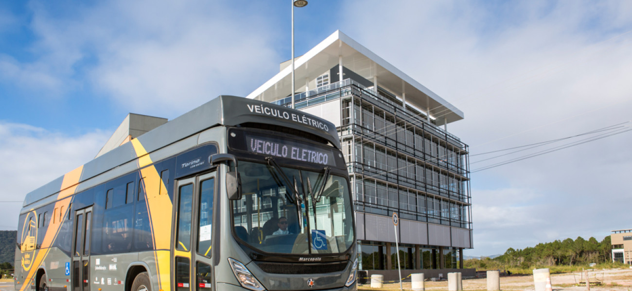 no de los objetivos del programa E-Motion es la electrificación del transporte público, en particular la promoción de autobuses eléctricos. 